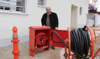 Bu köyde her sokakta yangın vanası var