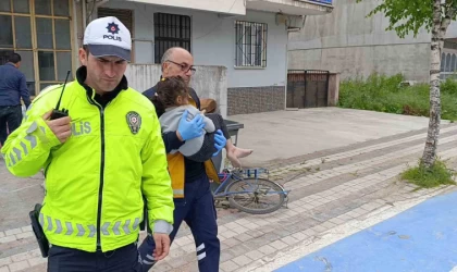 Bursa’da 1. kattan düşen çocuğu moloz dolu çuvallar korudu