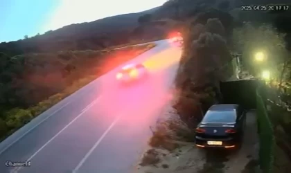 Bursa’da iki otomobil kafa kafaya çarpıştı: 4 yaralı