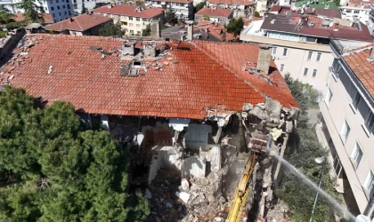 Büyükçekmece’de depremde yıkılma riski taşıyan 35 daire yıkıldı