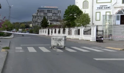 Büyükçekmece’de minaresi hasar alan cami ibadete kapatıldı