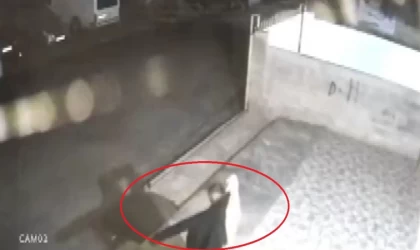 Çaldığı motosikletle turlayan hırsız, balkonda asılı ceketi giyerek kayıplara karıştı