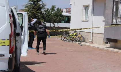 Cam silerken 4’üncü kattan düşerek ağır yaralanan kadın hayatını kaybetti