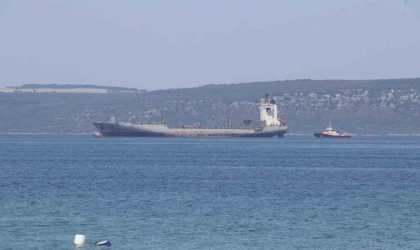 Çanakkale Boğazı’ndan geçen konteyner gemisi makine arızası yaptı