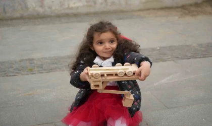 Çocuklara 23 Nisan sürprizi: Sepetli araçlar 23 Nisan’da oyuncağa dönüştü