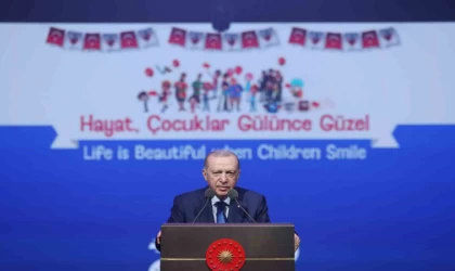 Cumhurbaşkanı Erdoğan: ”AFAD ve Sağlık Bakanlığımız, devletimizin tüm birimleri teyakkuz halinde, arama tarama çalışmaları hassasiyetle devam ediyor”