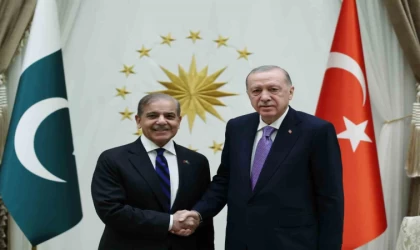 Cumhurbaşkanı Recep Tayyip Erdoğan, Pakistan Başbakanı Şahbaz Şerif ile Cumhurbaşkanlığı Külliyesi’nde bir araya geldi.