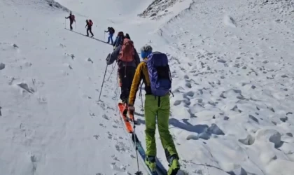 Dağcılar Süphan’da moral depoladı