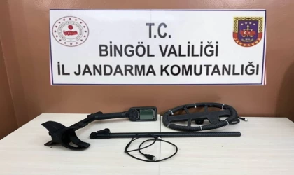 Dedektör ile define ararken yakalandı