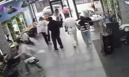 Deprem anında Sakarya’daki panik güvenlik kameralarına böyle yansıdı