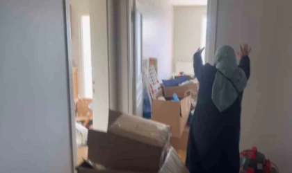 Depreme yeni taşındığı evinde yakalandı, böyle savruldu