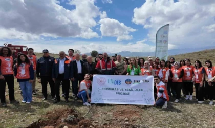 Divriği’de gençlerden ‘yeşil izler’