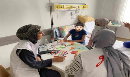 Diyarbakır’da hastane odalarında 23 Nisan sevinci