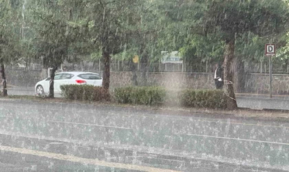 Diyarbakır’da sağanak hayatı felç etti