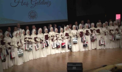 Eğitimini tamamlayan 37 hafızlık öğrencisi için Sancaktepe’de icazet merasimi düzenlendi