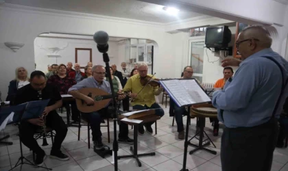Emekli astsubaylardan Türk Sanat Müziğine destek