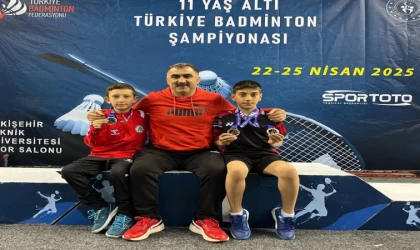 Erzincan’ın minik badmintoncuları 3 madalyanın sahibi