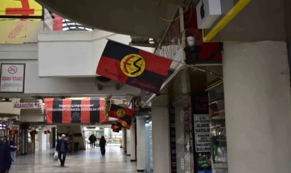 Eskişehir’de maç heyecanı: Kent kırmızı-siyaha büründü