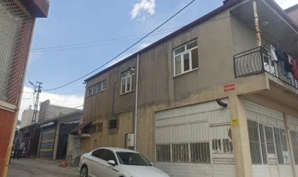 Ev taksiti için biriktirilen altın ve parayı çaldılar