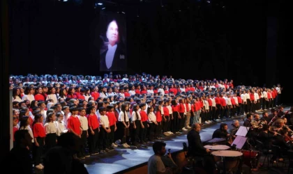 Gaziantep’te bin çocuktan oluşan koro, 23 Nisan şarkılarını seslendirdi