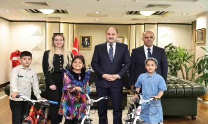 Gülpınar öğrencileri makamında ağırladı