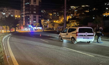 Hafif ticari araç anne ve kızına çarptı