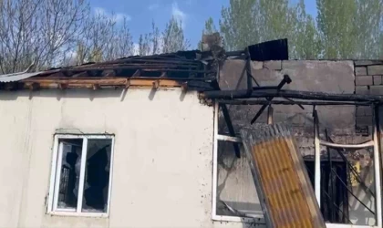 Hakkari’de korkutan ev yangını: Aile son anda kurtuldu