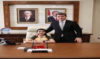 Halk gününde istemişti, Amasyalı Afra vali koltuğunda