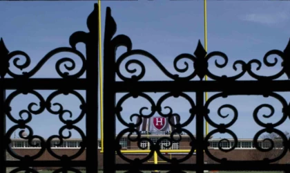 Harvard Üniversitesi, fonları dondurma kararı alan Trump yönetimine dava açtı