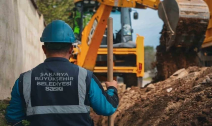 Hendek Uzunçarşı’nın 2 kilometrelik içme suyu altyapısı yenileniyor