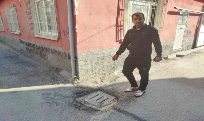 Her yağmurda evini su basan vatandaş belediyeye isyan etti