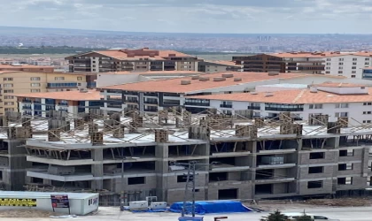 İnşaatta asansör boşluğuna düşen işçi ağır yaralandı