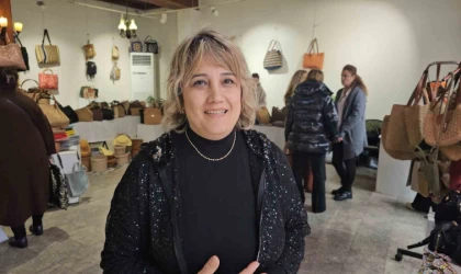 İnternetten hasır çanta yapmayı öğrenen girişimci şimdi kursiyerlerini eğitiyor