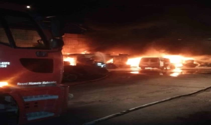 İskenderun’da lastikçi alevlere teslim oldu