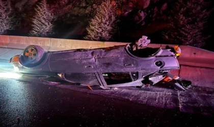 Isparta’da kontrolden çıkan araç takla attı: 3 yaralı