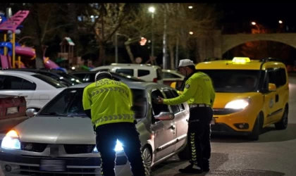 Isparta’da kurallara uymayan 20 araç sürücüsüne idari para cezası