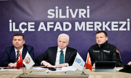 İstanbul Valisi Davut Gül, depremin ardından çalışmaları değerlendirdi