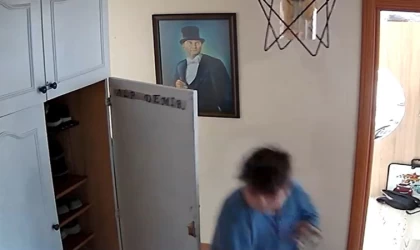 İstanbul’da evlerde yaşan deprem anı kamerada