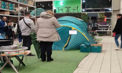 İstanbul’da vatandaşlar çadır satış yerlerine akın etti