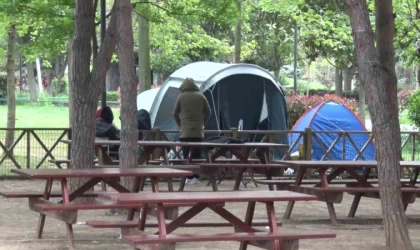 İstanbullular yeni günü çadırlarda uyandı