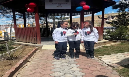 Jandarmadan çocuklara unutulmaz 23 Nisan kutlaması: ”O ses jandarma”