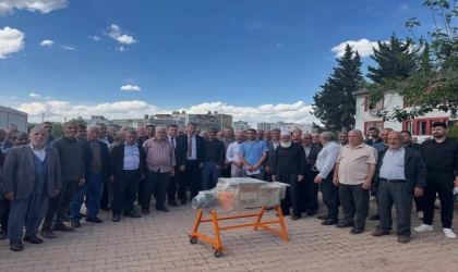 Kahta’daki 99 çiftçiye üzüm sıkma makinesi dağıtıldı