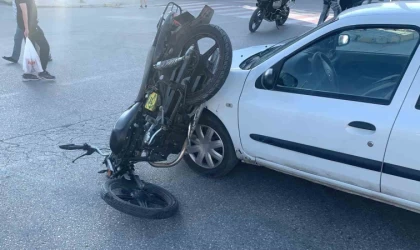 Karaman’da otomobille çarpışan motosiklet sürücüsü yaralandı