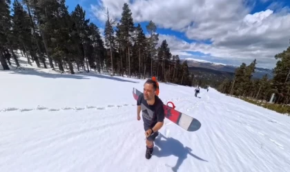 Kars’ta bahar ortasında snowboard keyfi