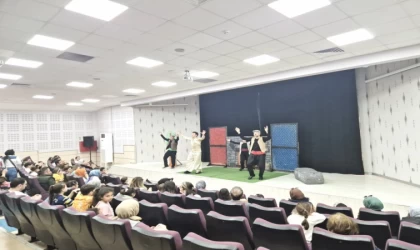 Kartepe’de çocuklar ”Bir Buğday Müzikali” ile eğlendi