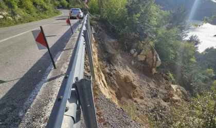 Kastamonu’da heyelanlar sahil yolunda tehlike oluşturuyor