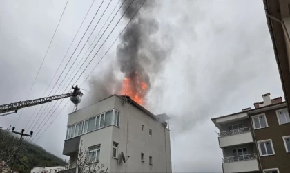 Kastamonu’da korkutan çatı yangını