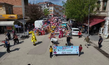Kastamonu’da ”Uluslararası Çocuk Şenliği” renkli görüntülere sahne oldu