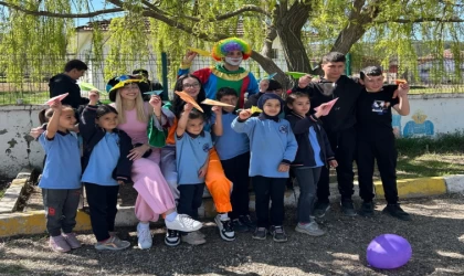 Kastamonu’da üniversiteli gençlerden ilkokul öğrencilerine anlamlı etkinlik