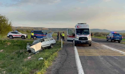 Kavşakta bekleyen aracı sollarken kaza yaptı: 1 ölü, 3 yaralı
